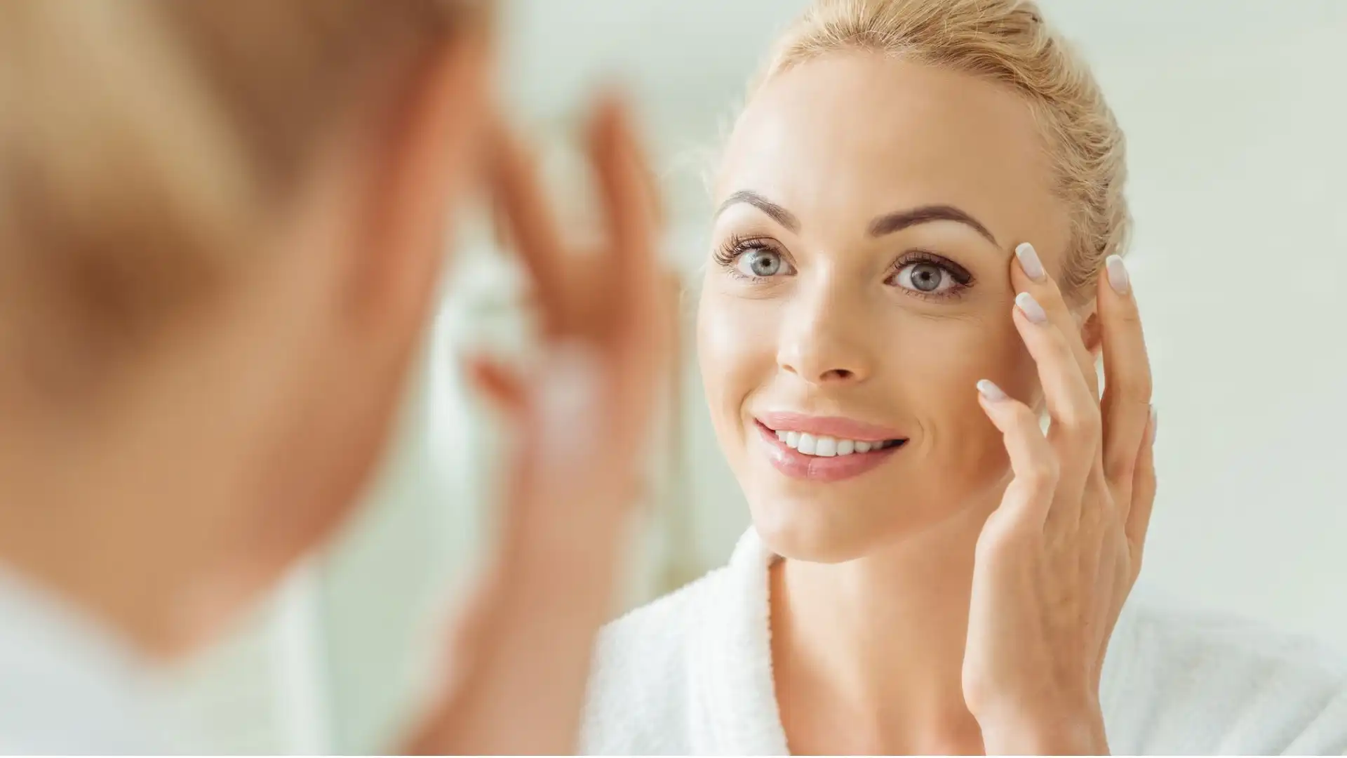 Woman in front of the mirror Woman in front of the mirror